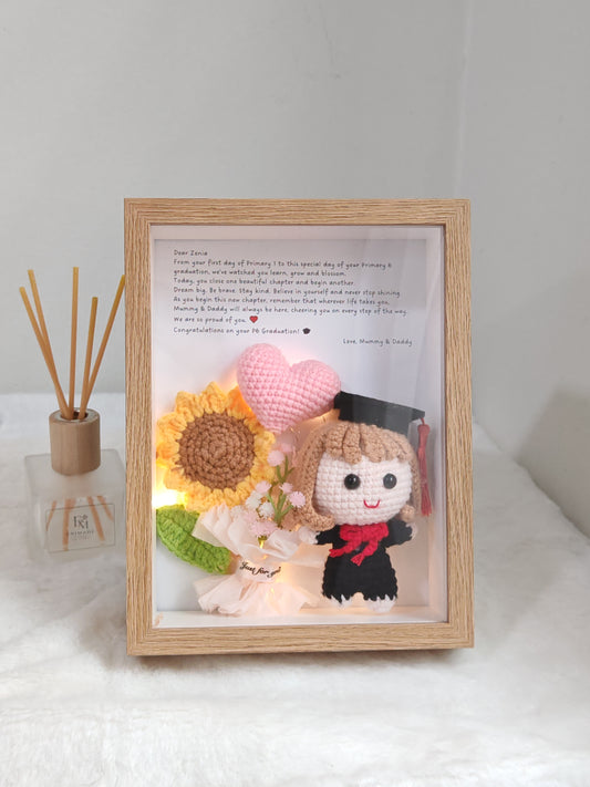 Sunny Graduation Flower Frame 🎓 | Mini Bouquet (8 Inches)