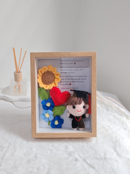 (Boy) Sunny Graduation Flower Frame 🎓 (8 Inches)
