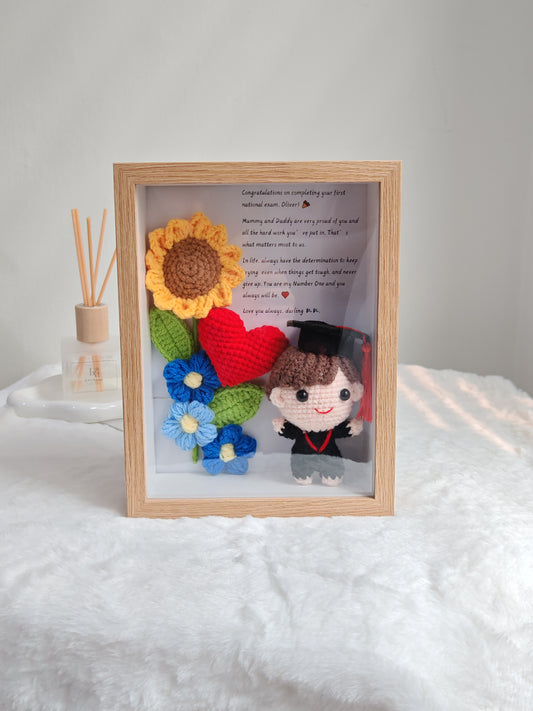 (Boy) Sunny Graduation Flower Frame 🎓 (8 Inches)