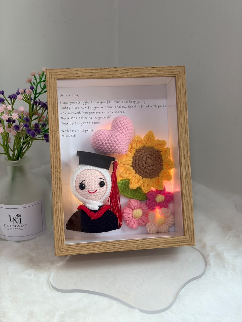 (Girl with Hijab) Sunny Graduation Flower Frame 🎓 (8 Inches)