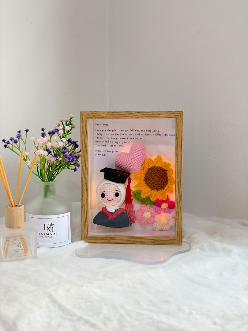 (Girl with Hijab) Sunny Graduation Flower Frame 🎓 (8 Inches)